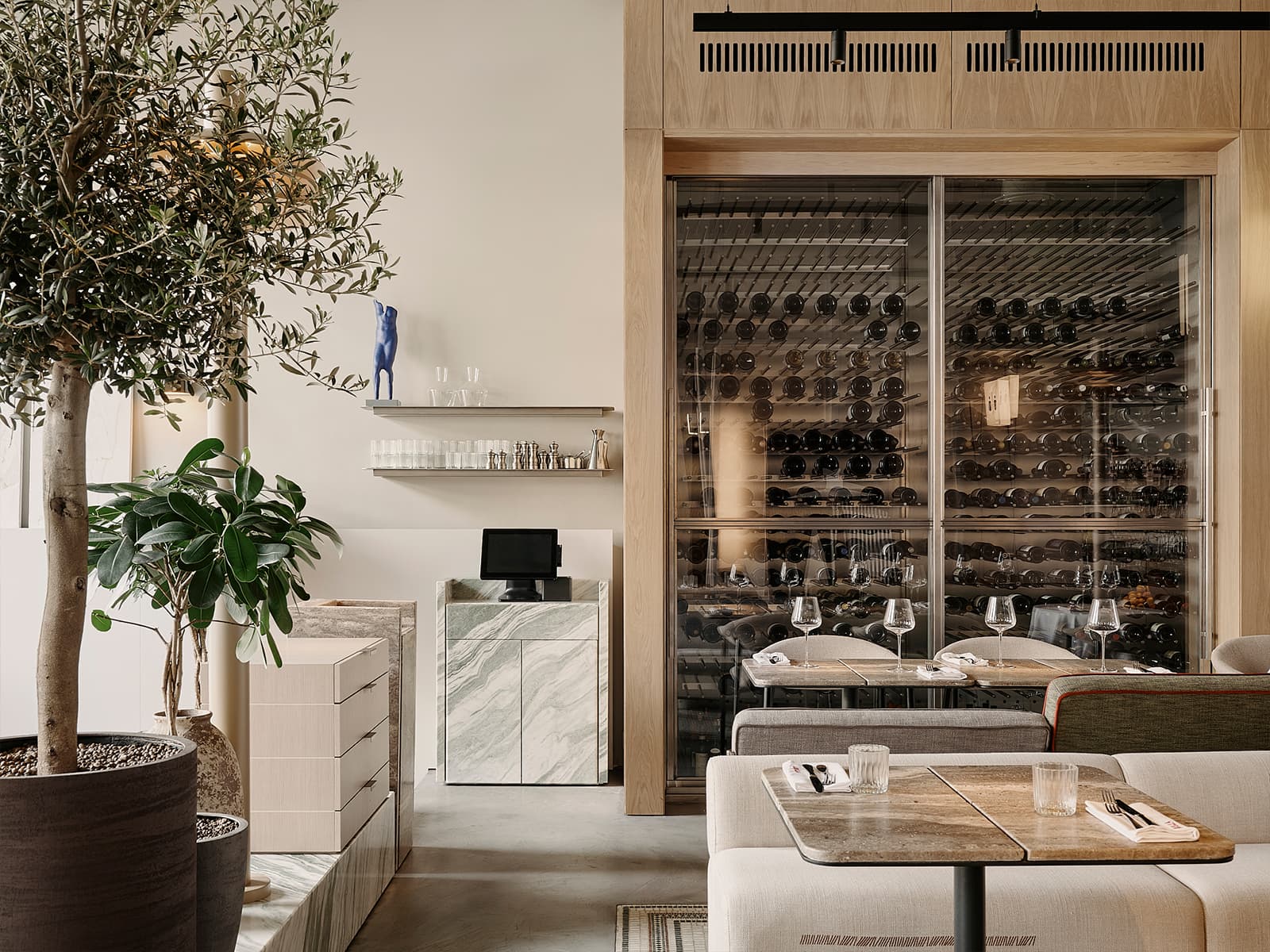 Атмосфера миланской улицы в интерьере московского бистро — проект DA bureau