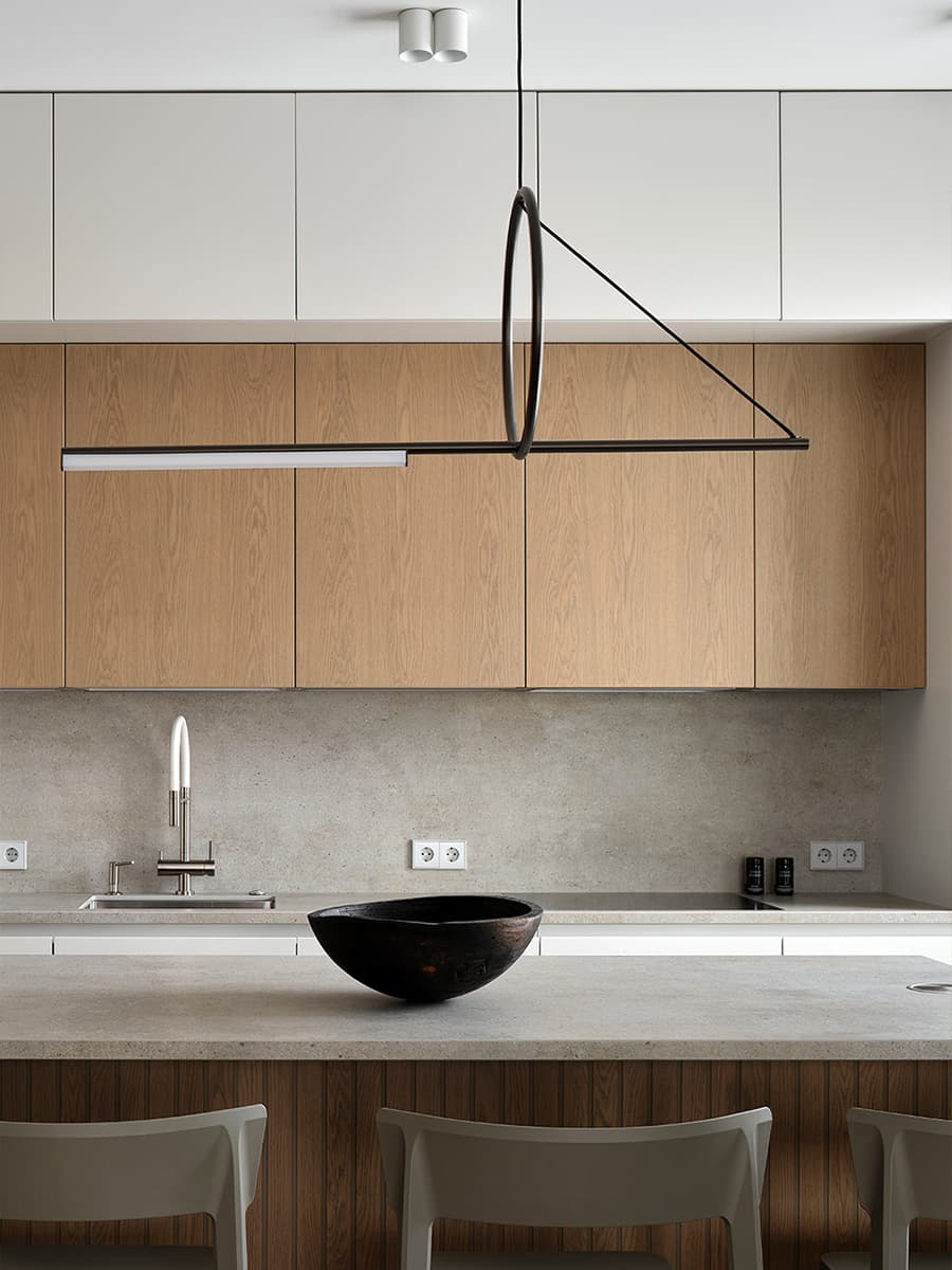 Эффектное изголовье из слэба в интерьере квартиры с необычной планировкой — проект MN Design