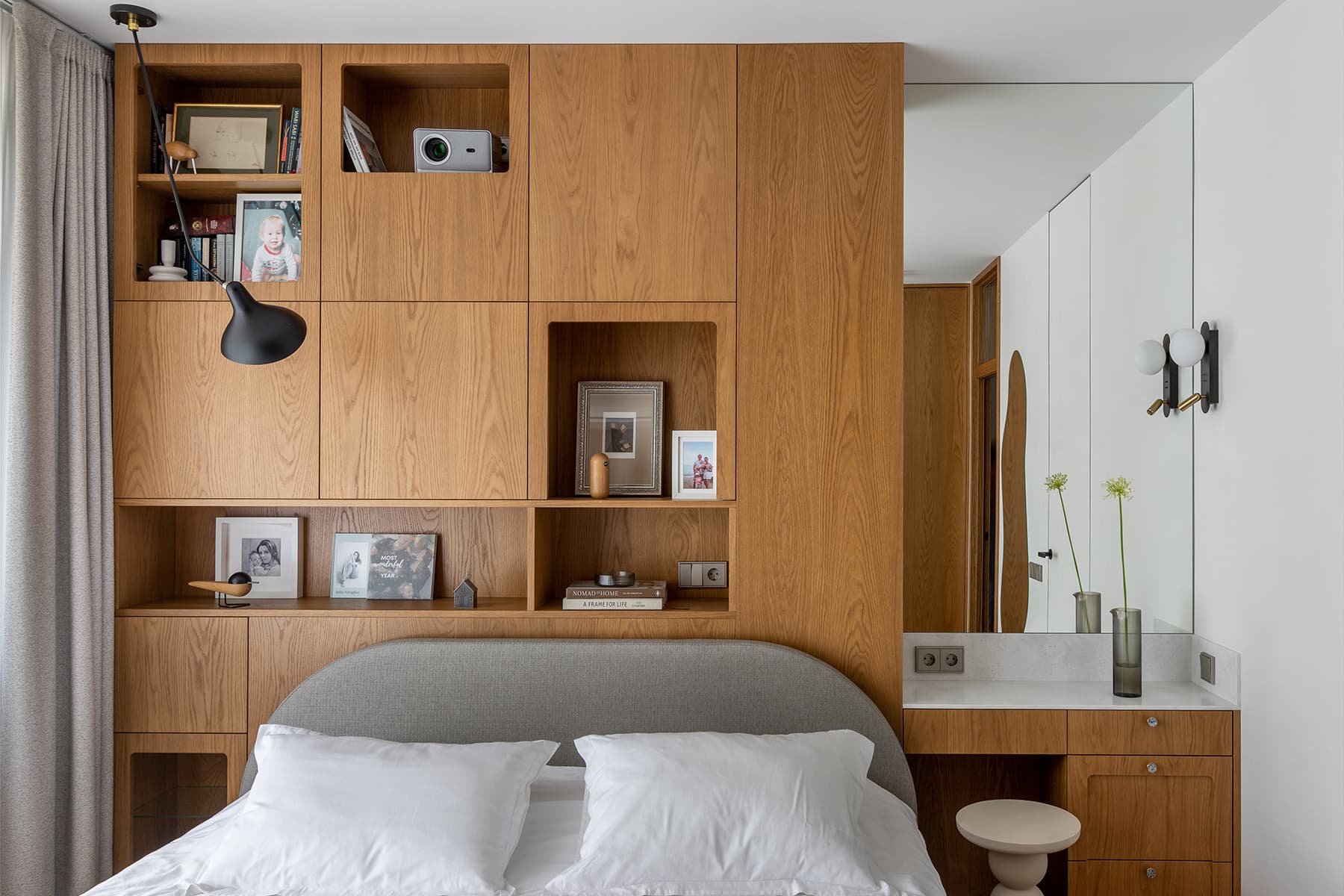 Красочный интерьер таунхауса для семьи дизайнера — проект студии Deconova