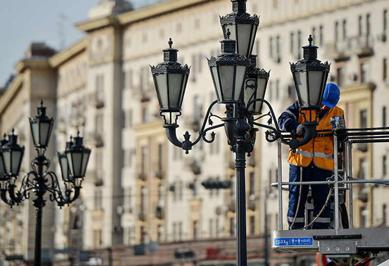 В Москве установят 3,7 тысяч фонарей с теплым белым светом