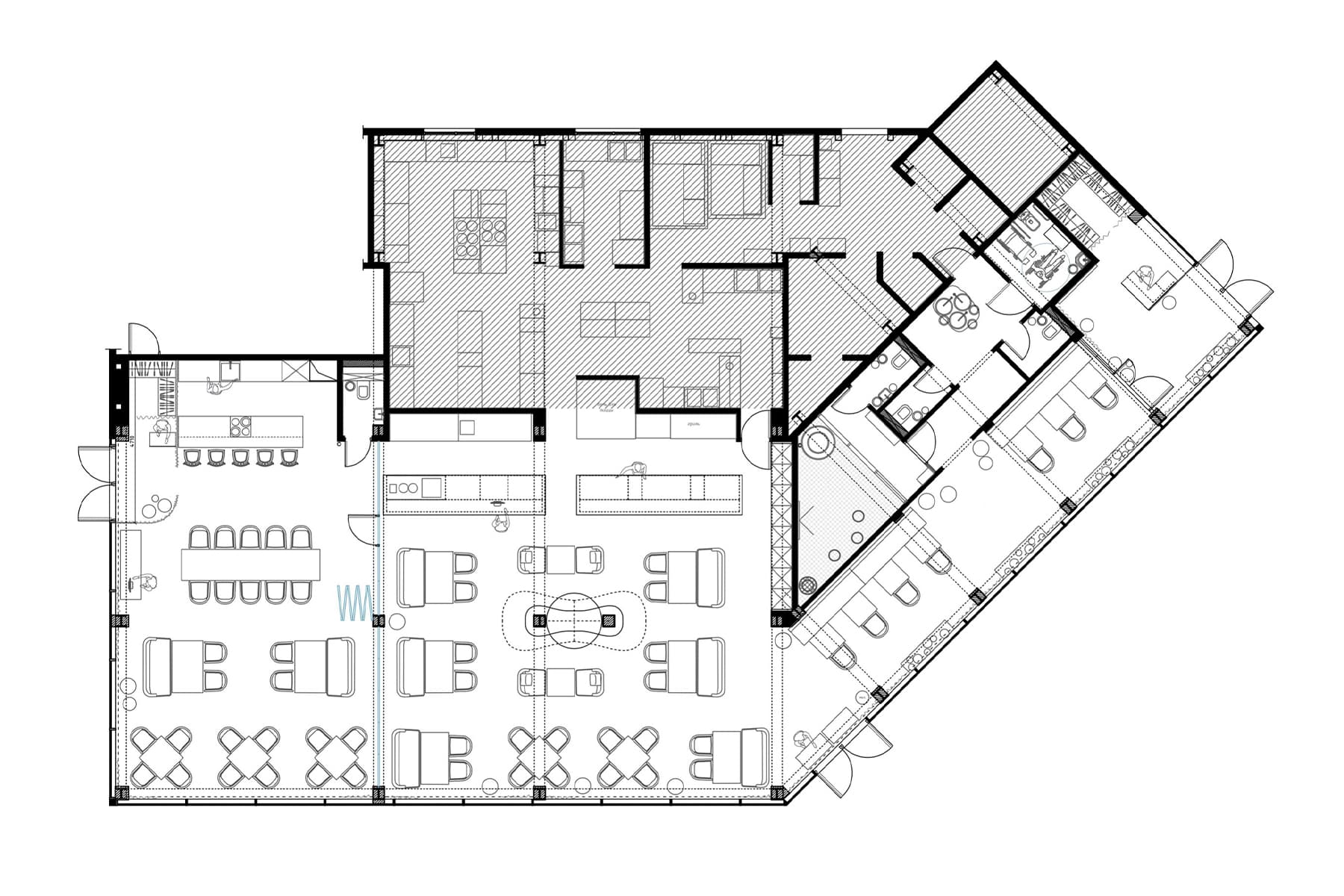 Отсылки к русской архитектуре, искусству и ремеслам в интерьере ресторана — проект студии LEFTdesign