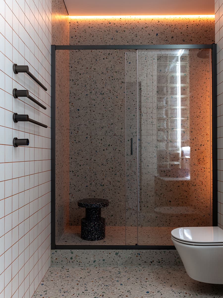 Отсылки к русской архитектуре, искусству и ремеслам в интерьере ресторана — проект студии LEFTdesign