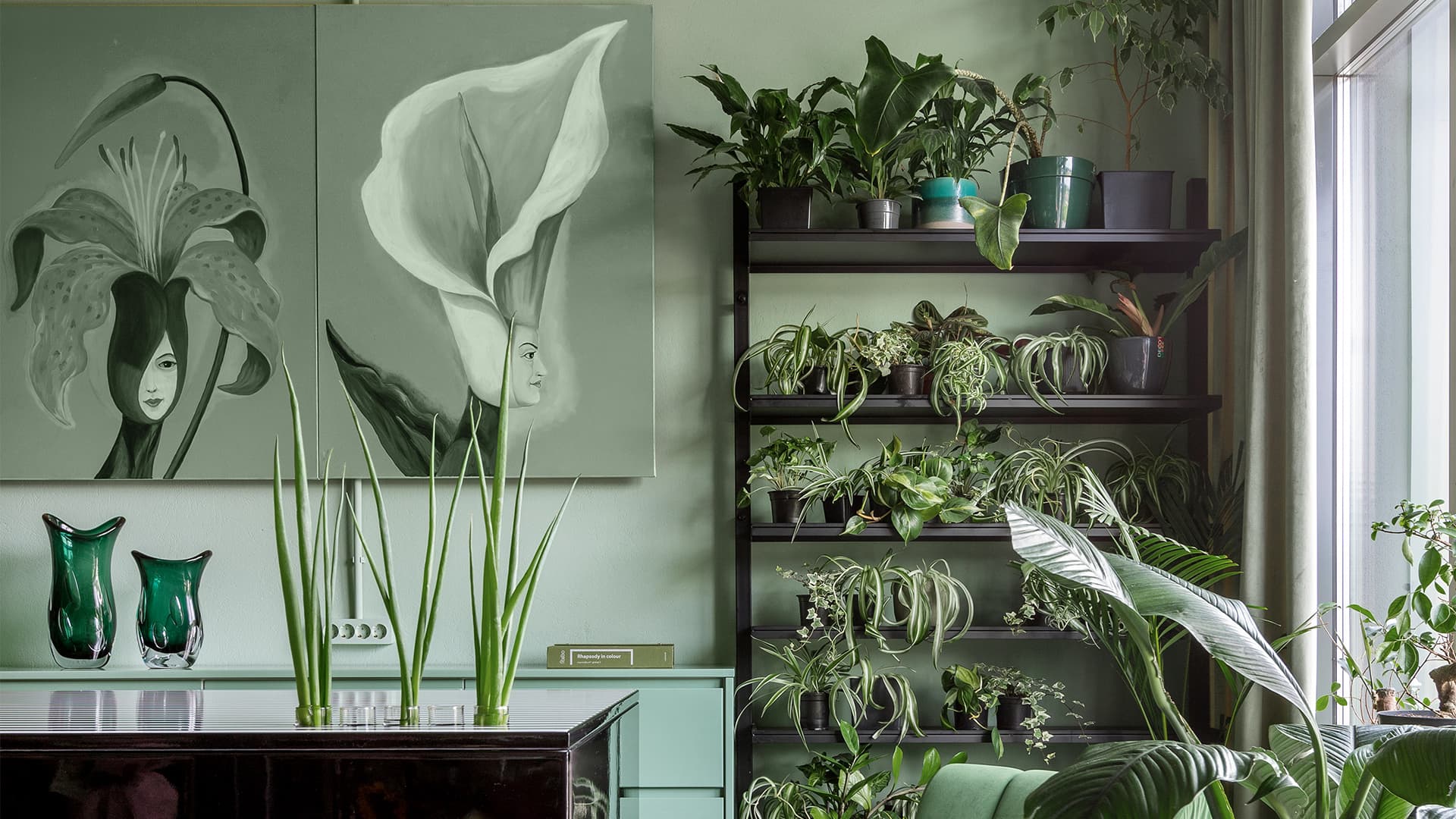 Графичный пол и зеленые оттенки в интерьере цветочного магазина — проект NOVU CLASSIC INTERIOR