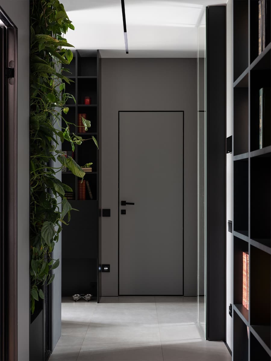 Обволакивающе-темный интерьер квартиры с двумя детскими спальнями — проект Юлии Комиссаровой