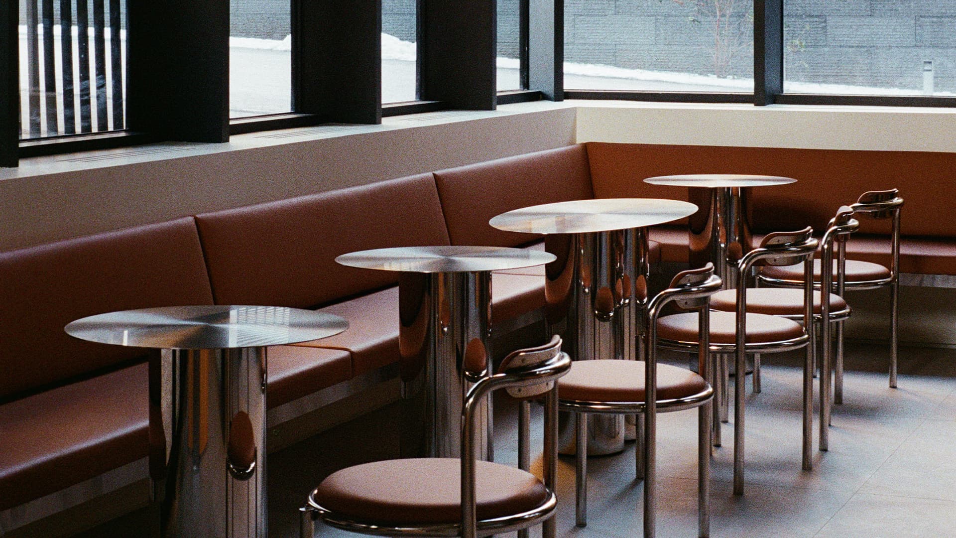 Выразительные фактуры и высокие потолки в интерьере кафе — проект студии Edxxkat Выразительные фактуры и высокие потолки в интерьере кафе — проект студии Edxxkat