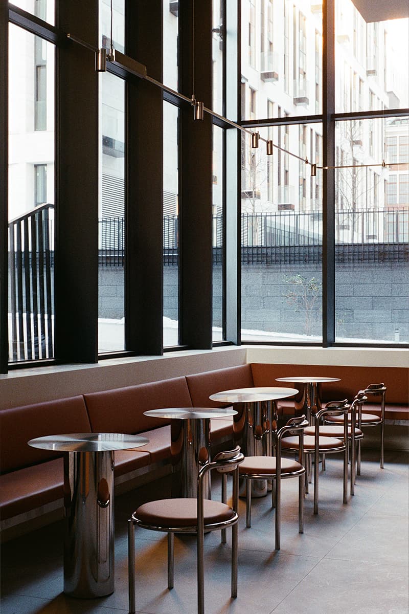 Выразительные фактуры и высокие потолки в интерьере кафе — проект студии Edxxkat