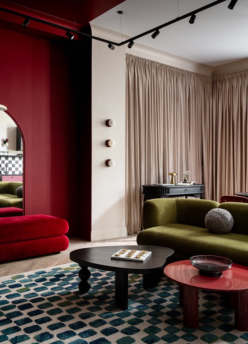 Бескомпромиссный красный в интерьере пространства для мероприятий — проект студии The Key