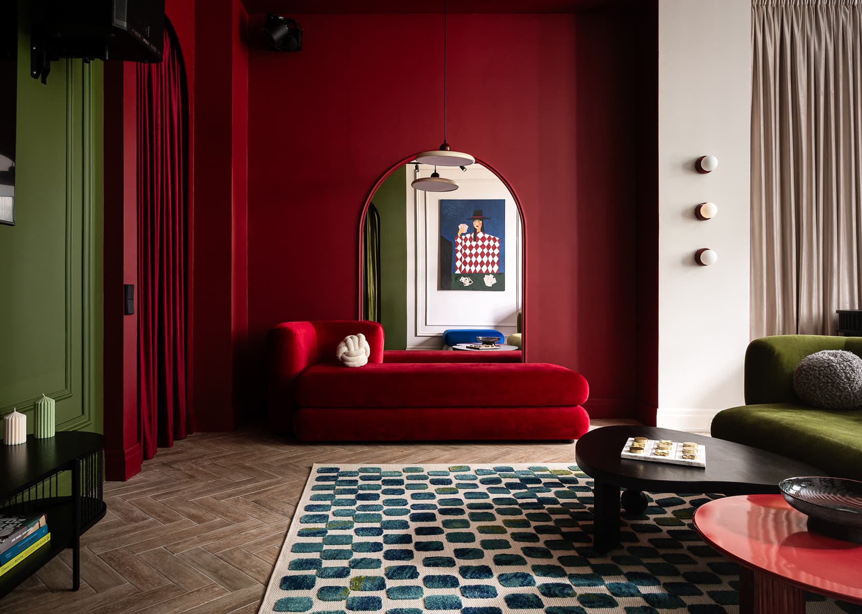 Бескомпромиссный красный в интерьере пространства для мероприятий — проект студии The Key