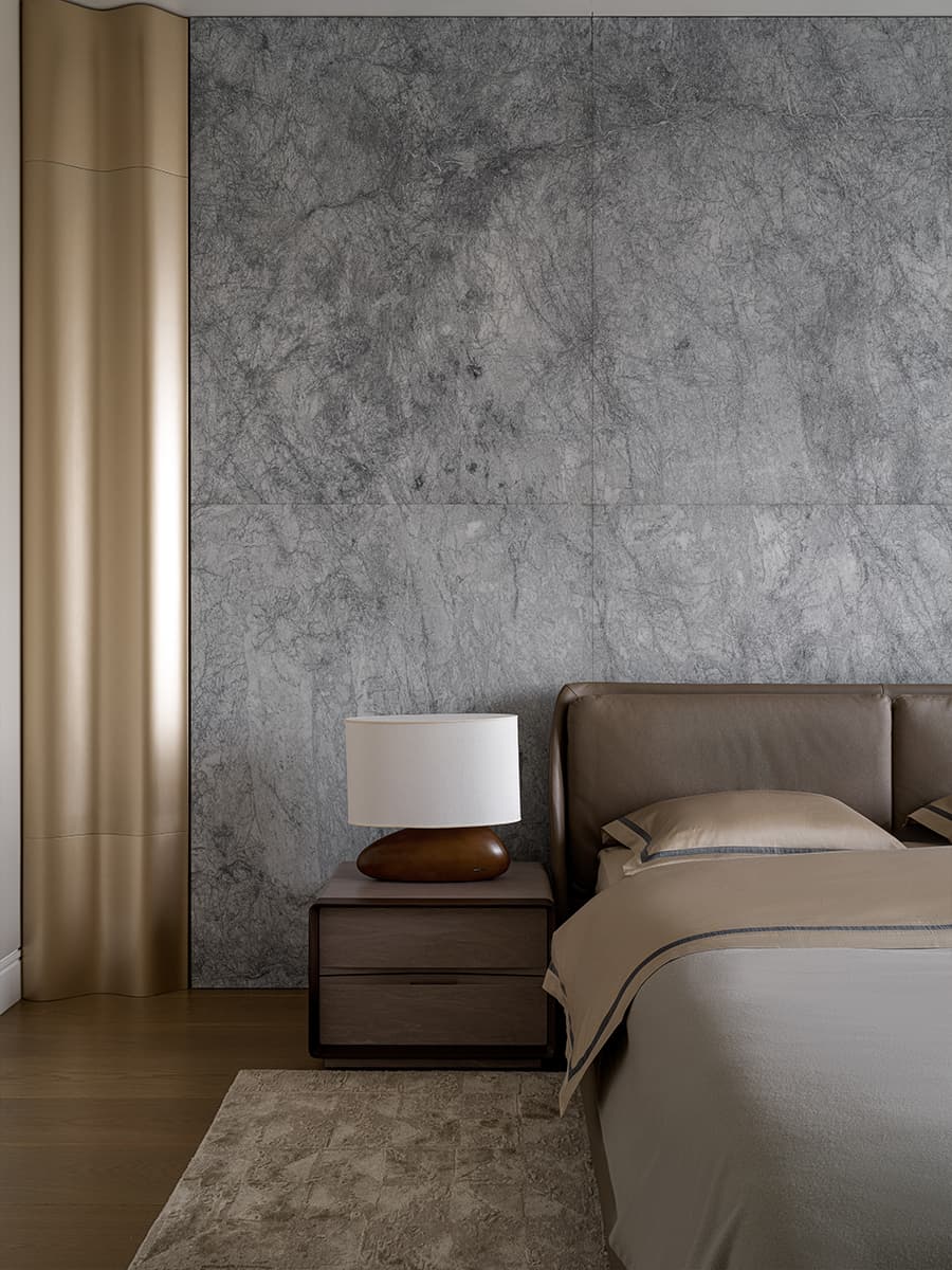 «Тихая роскошь» и декоративные порталы из камня в парадном интерьере квартиры — проект студии VFORM