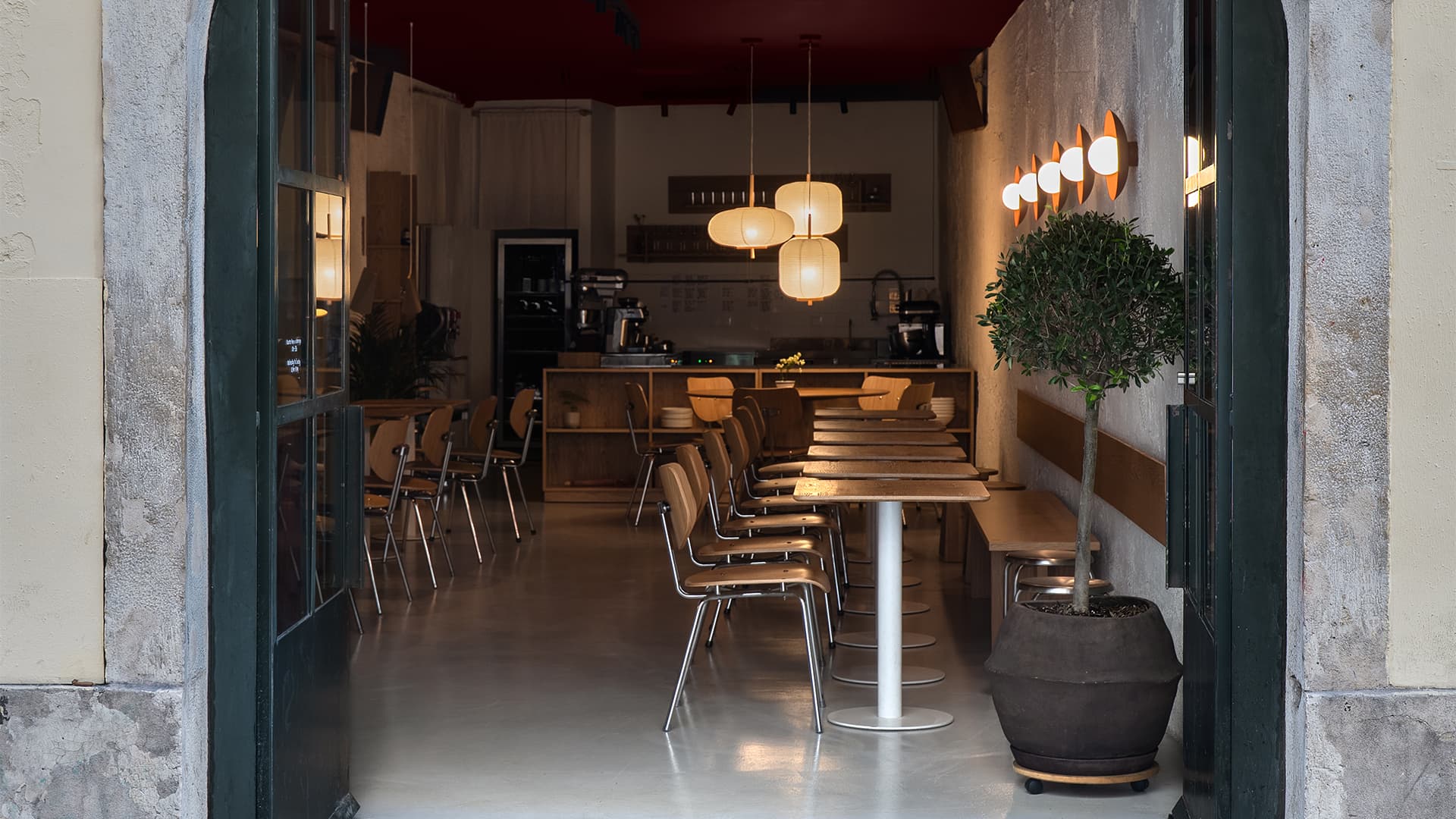 Динамичный интерьер небольшого ресторана в Лиссабоне — проект Светланы Вахтиной Динамичный интерьер небольшого ресторана в Лиссабоне — проект Светланы Вахтиной