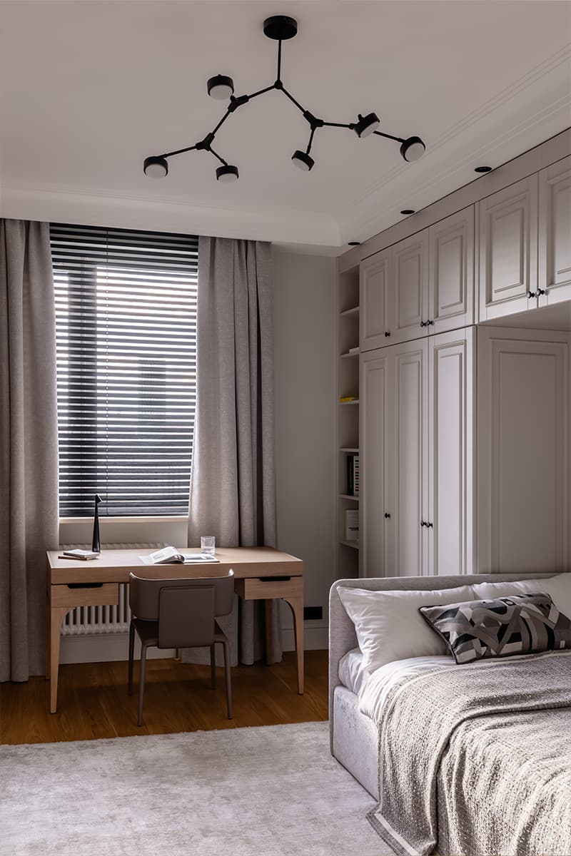 Изящные контрасты и отреставрированная мебель в интерьере семейной квартиры — проект Poisk Bureau