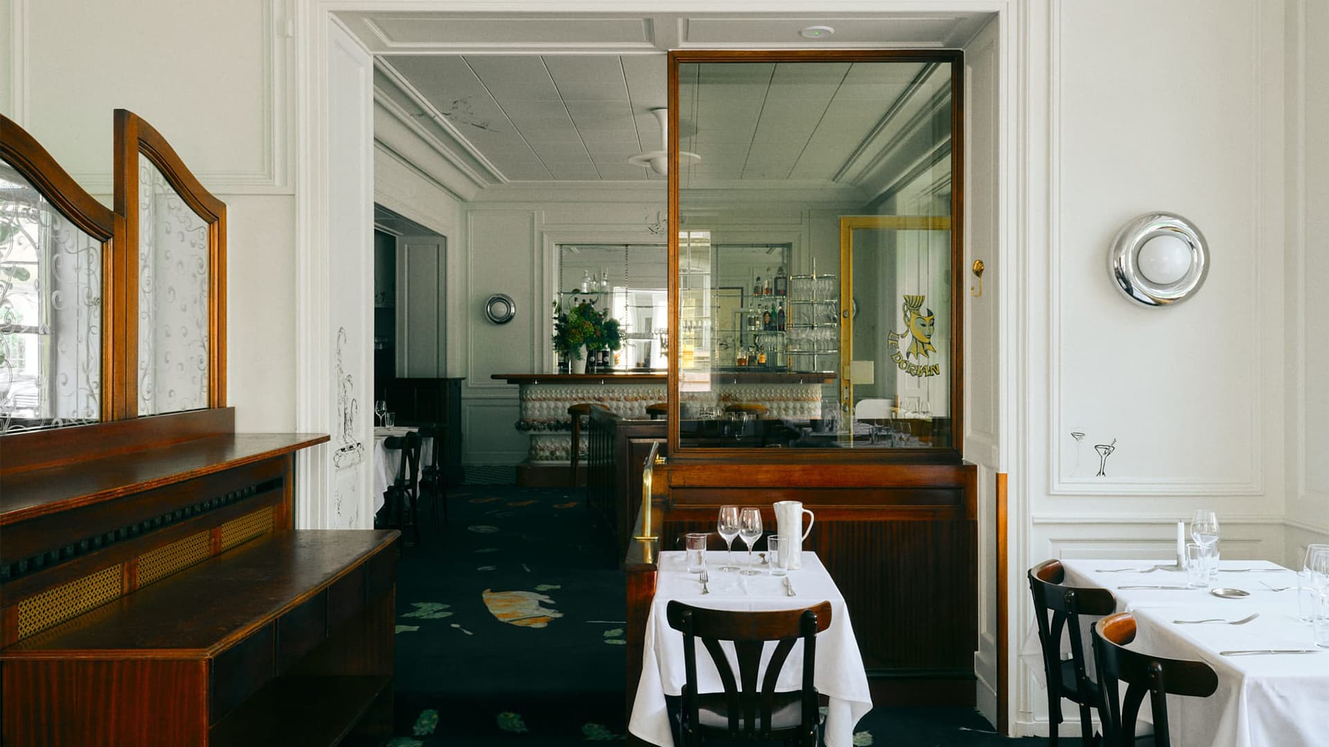 Торжественный интерьер исторического ресторана в Женеве — проект YKRA Architects