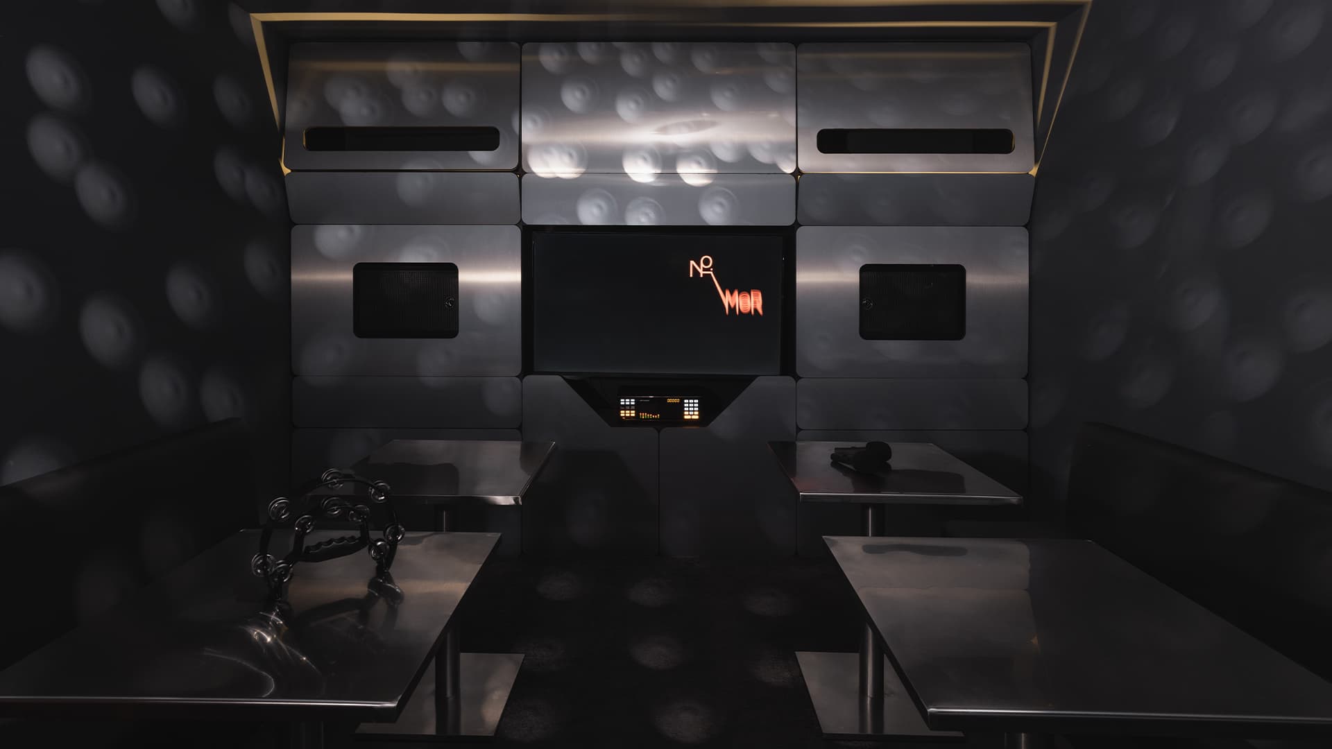 Интерьер караоке в стиле кинематографичного отеля — проект Майи Рожновской