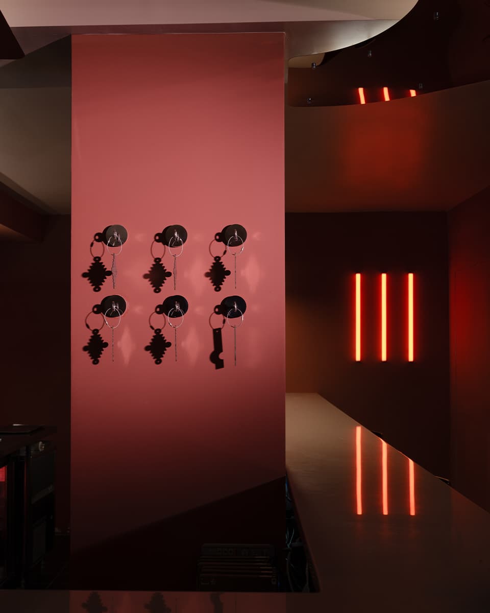 Интерьер караоке в стиле кинематографичного отеля — проект Майи Рожновской