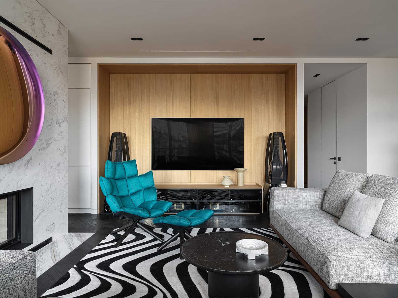 Молодежный интерьер большой квартиры для творческой девушки — проект ART-UGOL