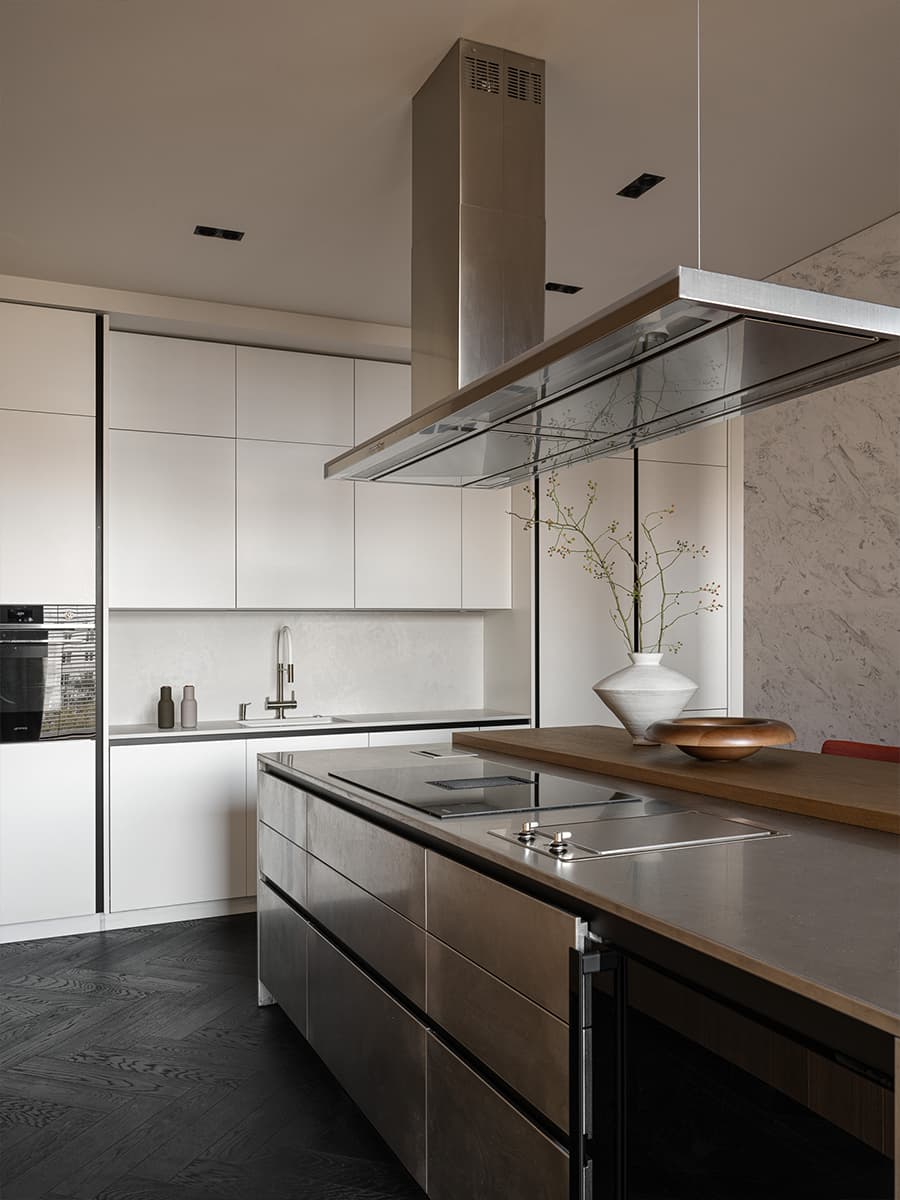 Молодежный интерьер большой квартиры для творческой девушки — проект ART-UGOL