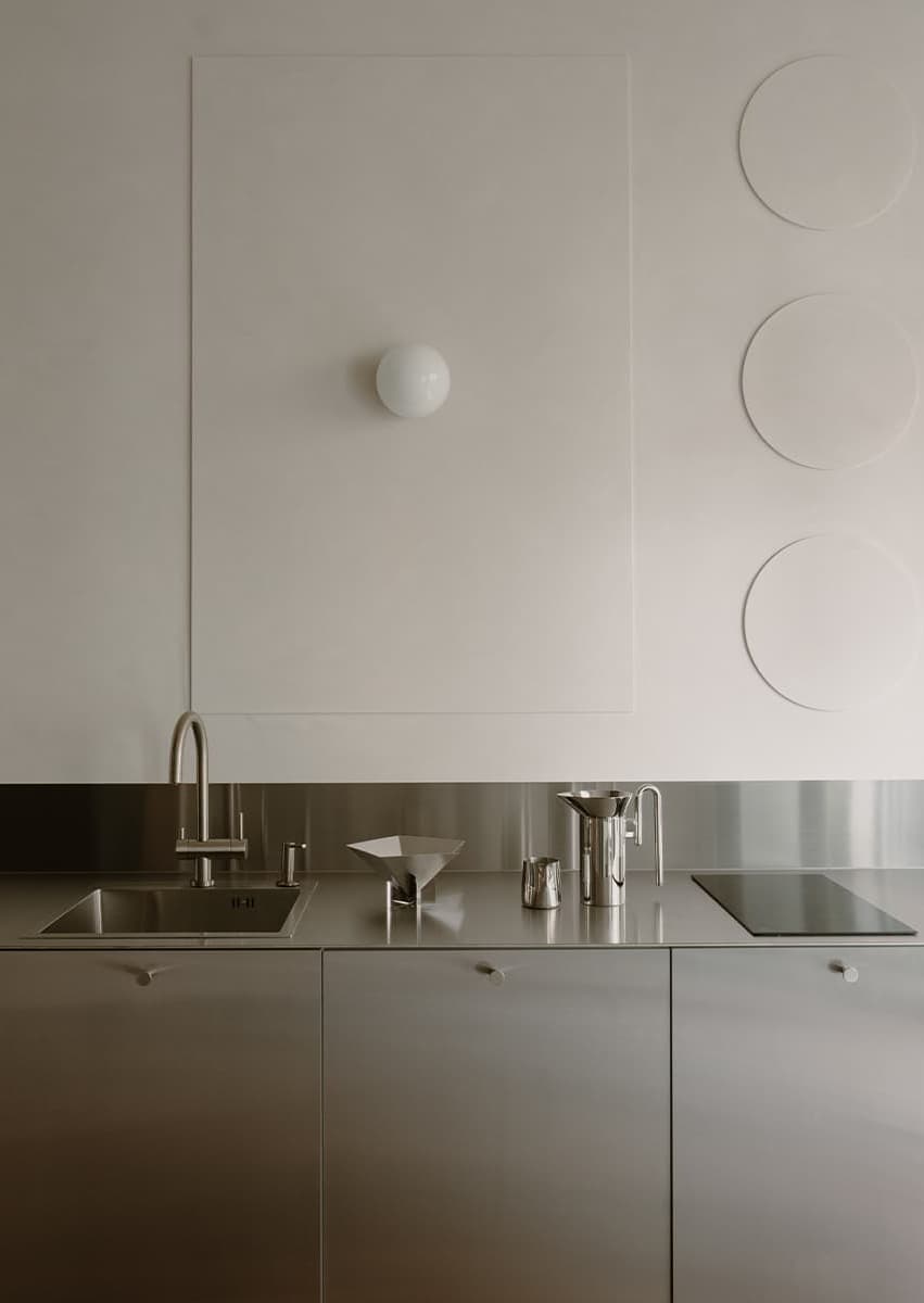 Интерьеры с кухнями из необычных материалов