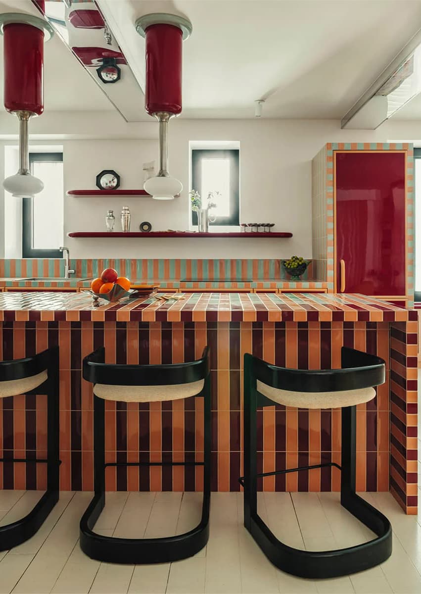 Интерьеры с кухнями из необычных материалов