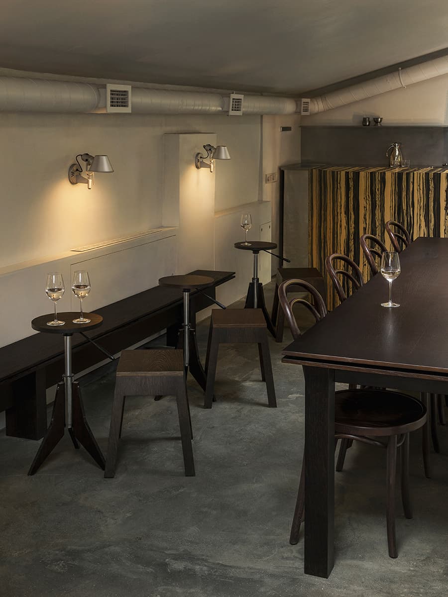 Камерный интерьер бара в историческом московском дворе — проект Веры Вакуловой