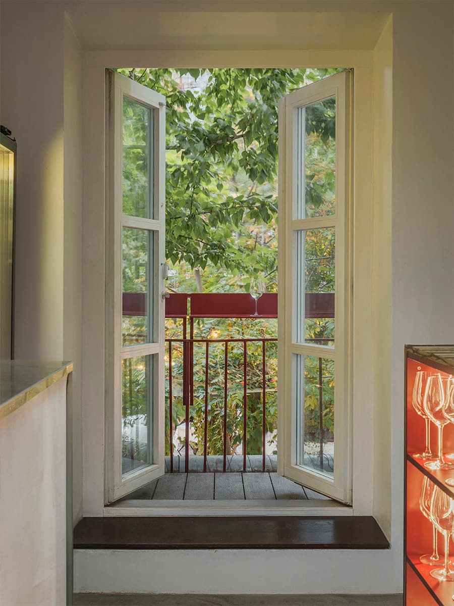 Камерный интерьер бара в историческом московском дворе — проект Веры Вакуловой