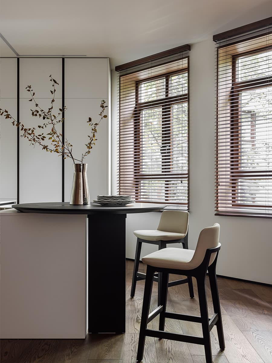 Теплый интерьер «отпускной» квартиры в Калининграде — проект Татьяны Генне