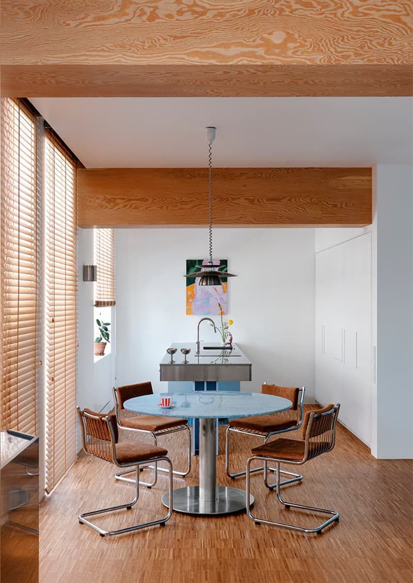 Интерьеры с винтажной мебелью и светом