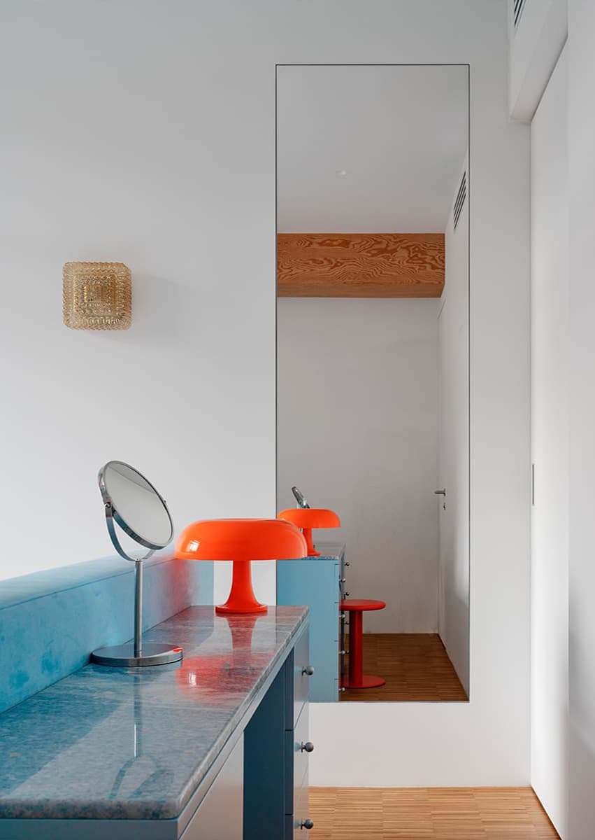 Интерьеры с винтажной мебелью и светом