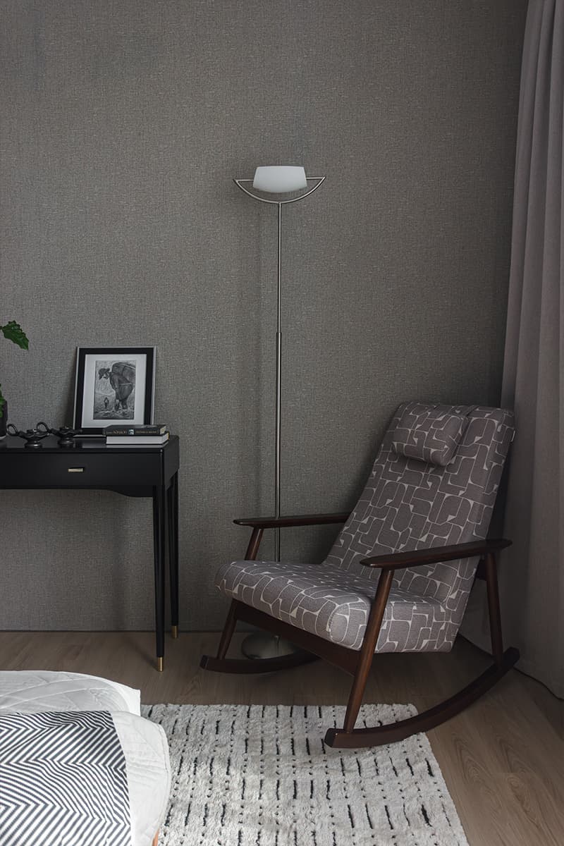 Обволакивающий интерьер компактной квартиры для мужчины — проект дизайн-студии «Воздух»