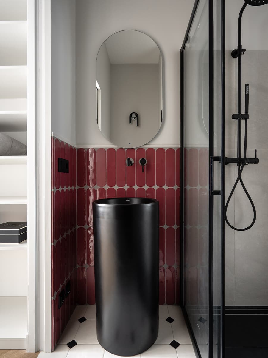 Эклектичный интерьер квартиры с контрастными акцентами — проект Александры Николаевой