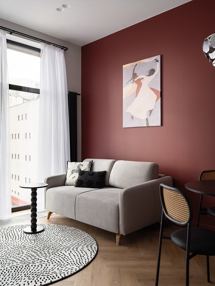 Эклектичный интерьер квартиры с контрастными акцентами — проект Александры Николаевой