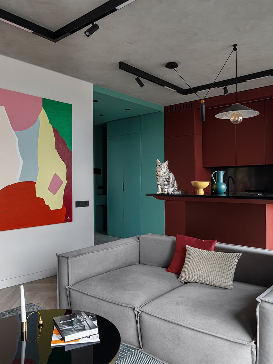 Игра контрастных цветов в интерьере квартиры с видовым кабинетом — проект студии GU Design