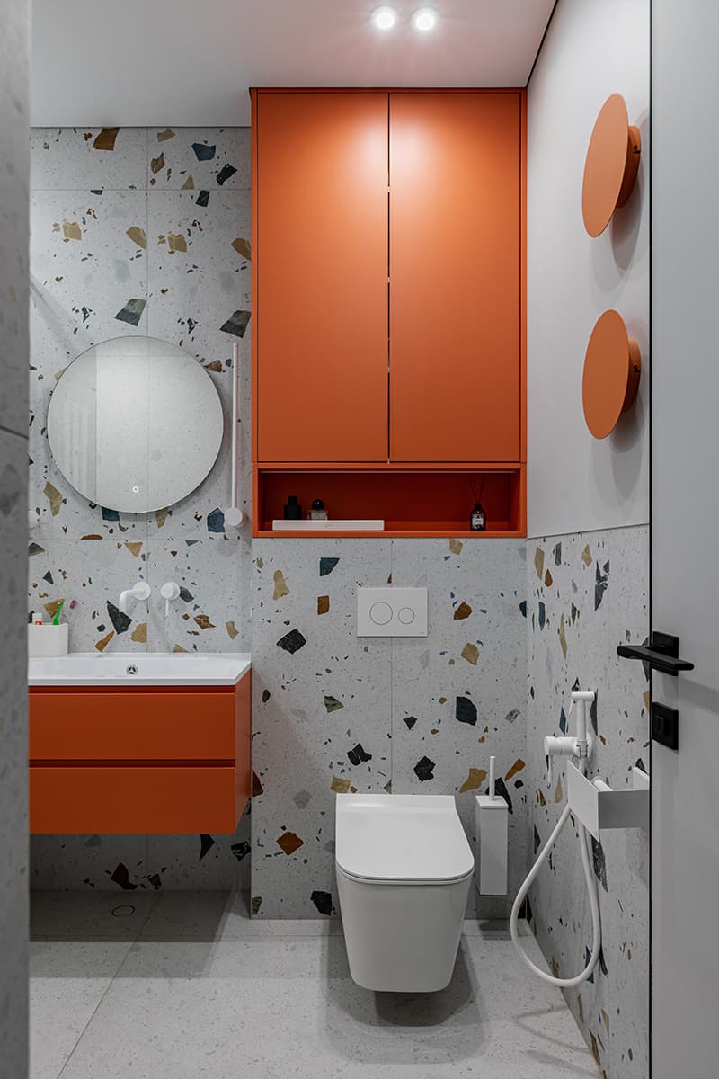 Терракотовые детали и раздвижные перегородки в интерьере квартиры — проект Юлии Лезиной