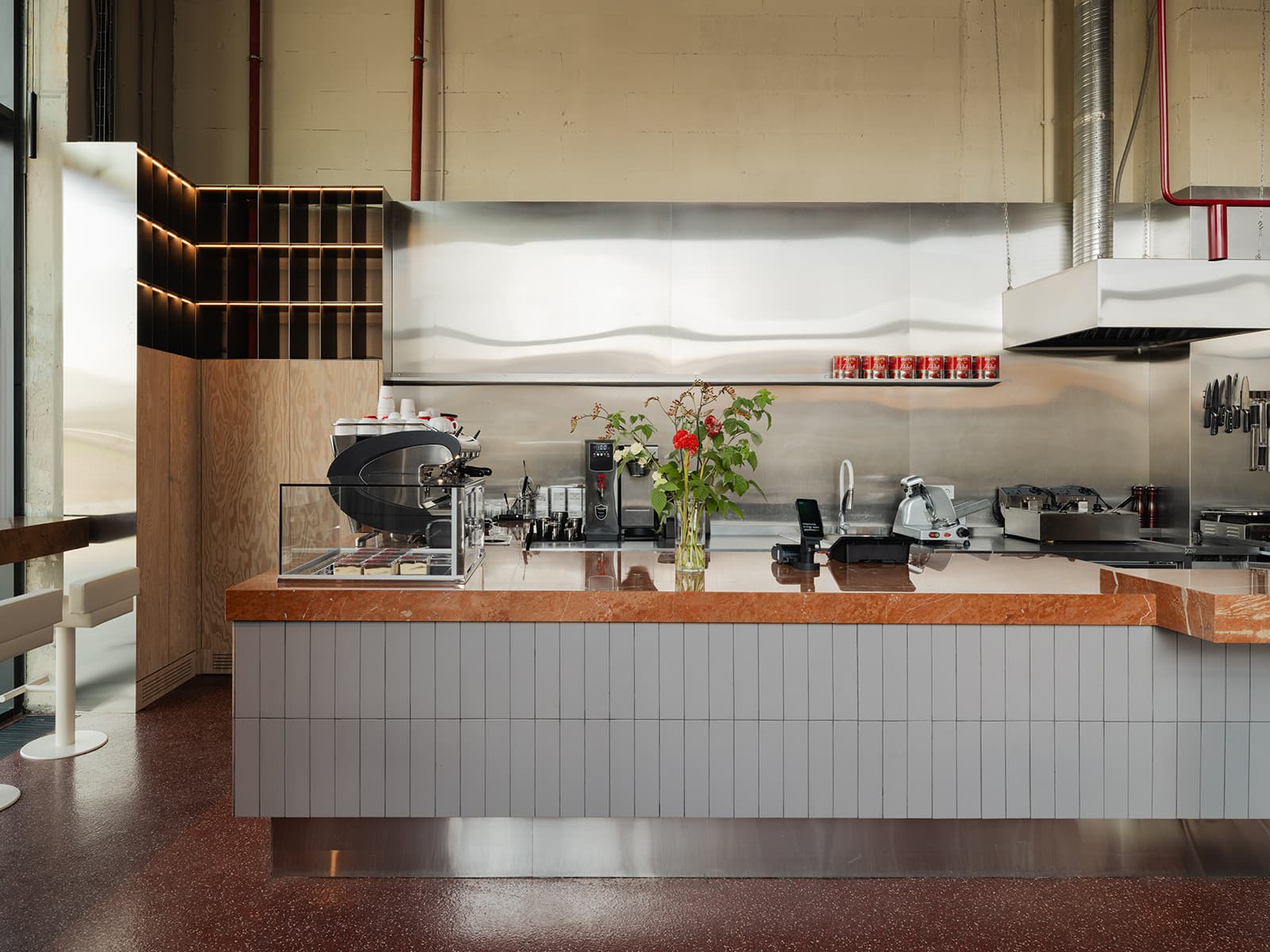 Выразительный интерьер фокаччерии с итальянским характером — проект nesnov.studio