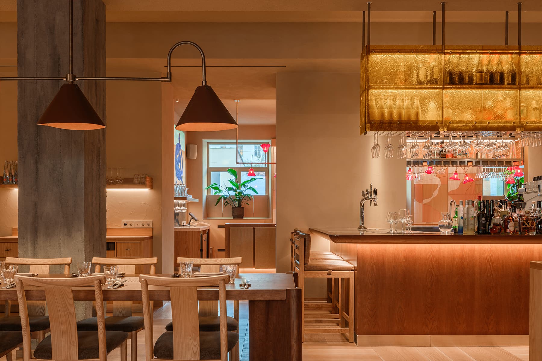 Чувственное искусство и продуманное освещение в интерьере ресторана — проект Юлии Ионовой