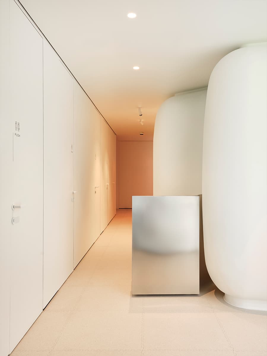 Футуристичный интерьер центра биохакинга в Санкт-Петербурге — проект DA bureau