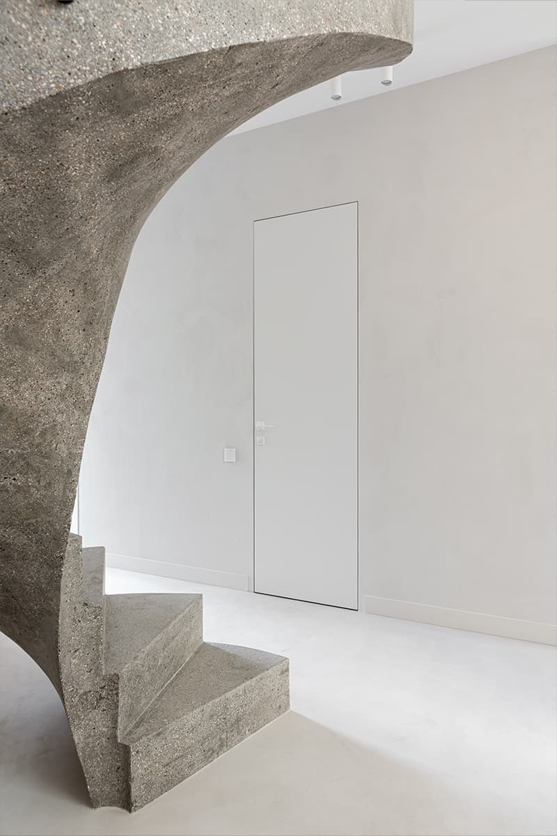 Сдержанный интерьер двухуровневой квартиры в Подмосковье — проект Ярослава Жука