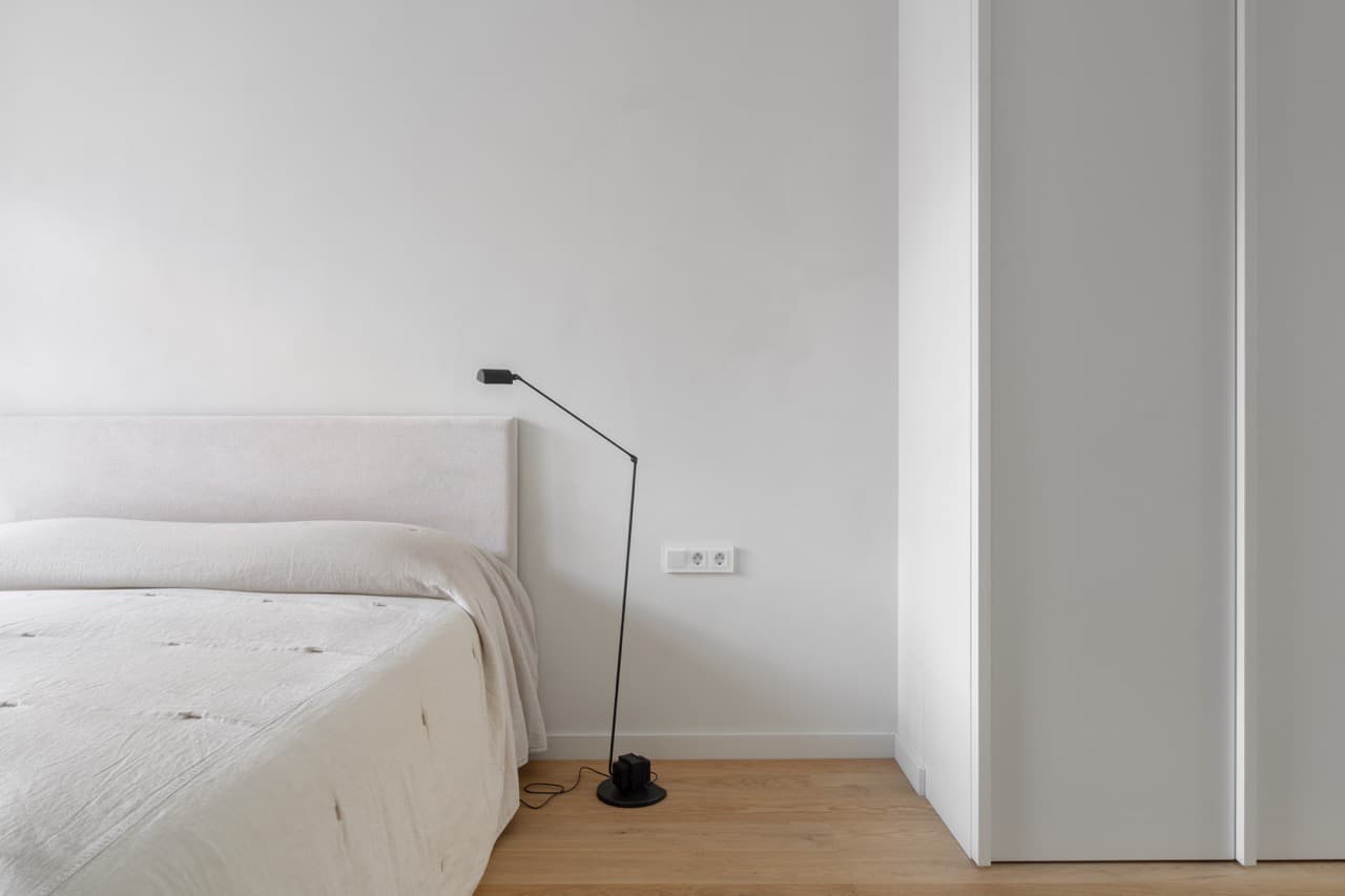 Сдержанный интерьер двухуровневой квартиры в Подмосковье — проект Ярослава Жука