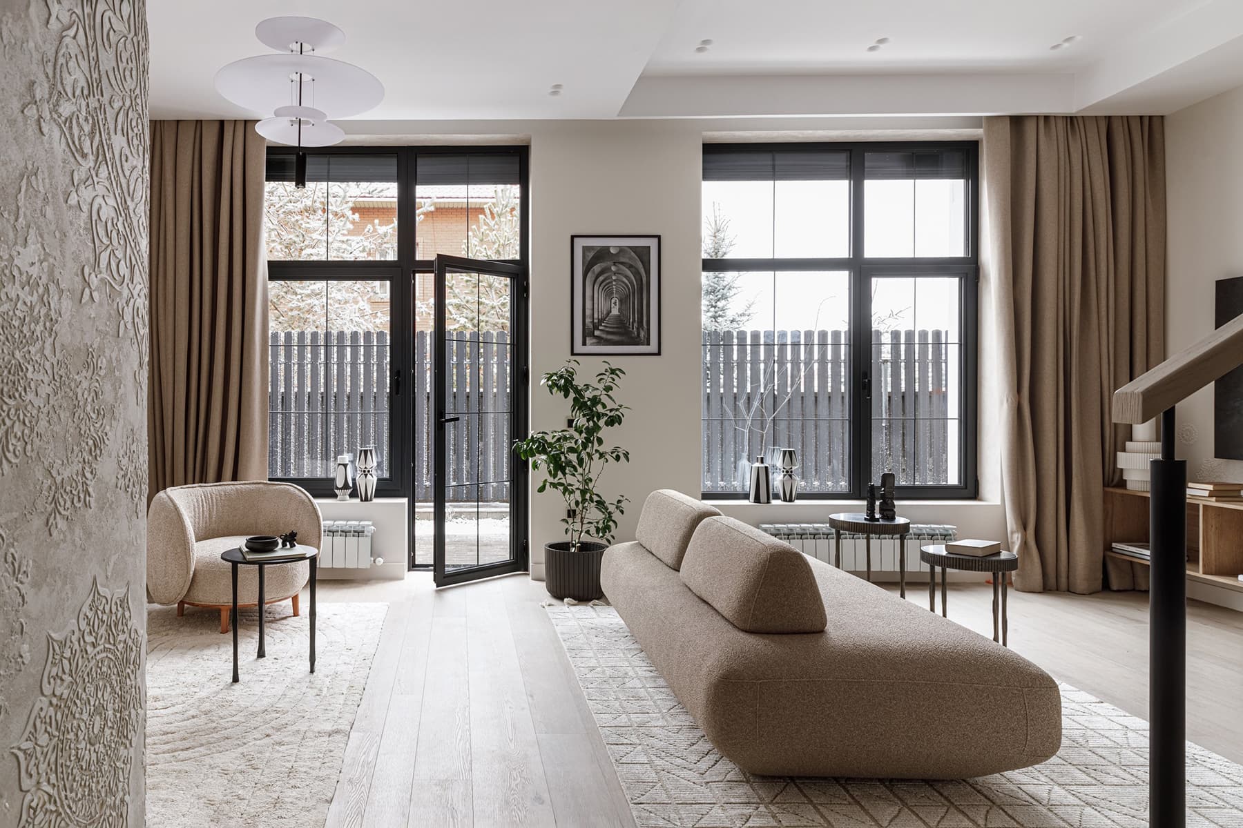 Красочные акценты в интерьере дома в Алматы — проект Илоны Курбановой