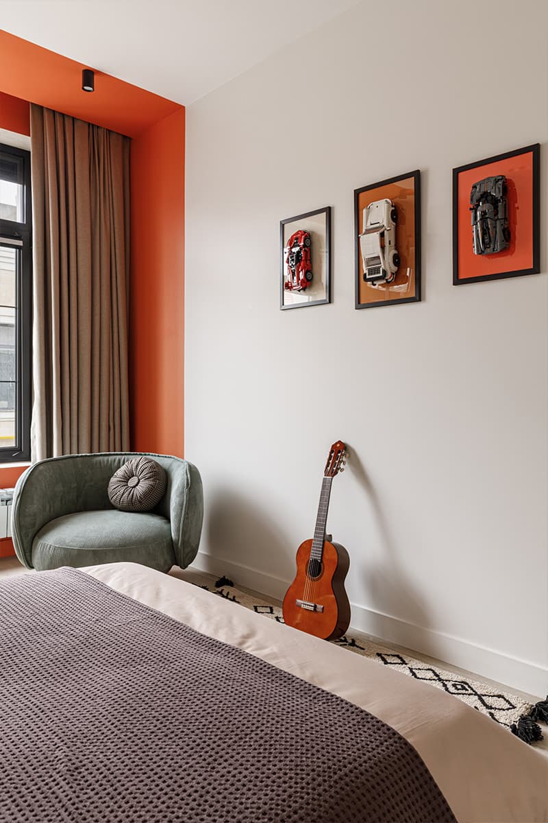 Красочные акценты в интерьере дома в Алматы — проект Илоны Курбановой