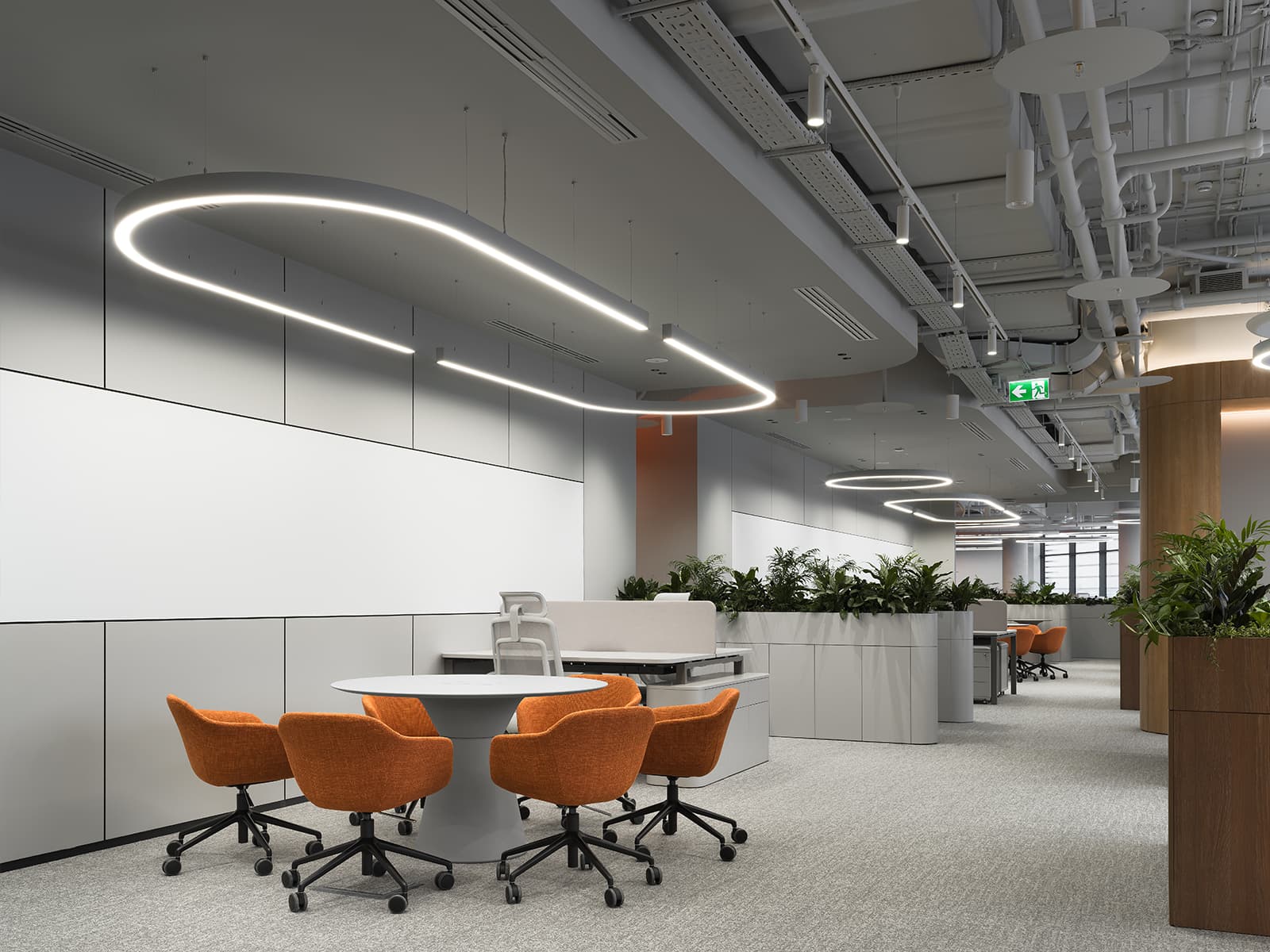 Контрасты и динамичный свет в интерьере технологичного офиса — проект IND Studio