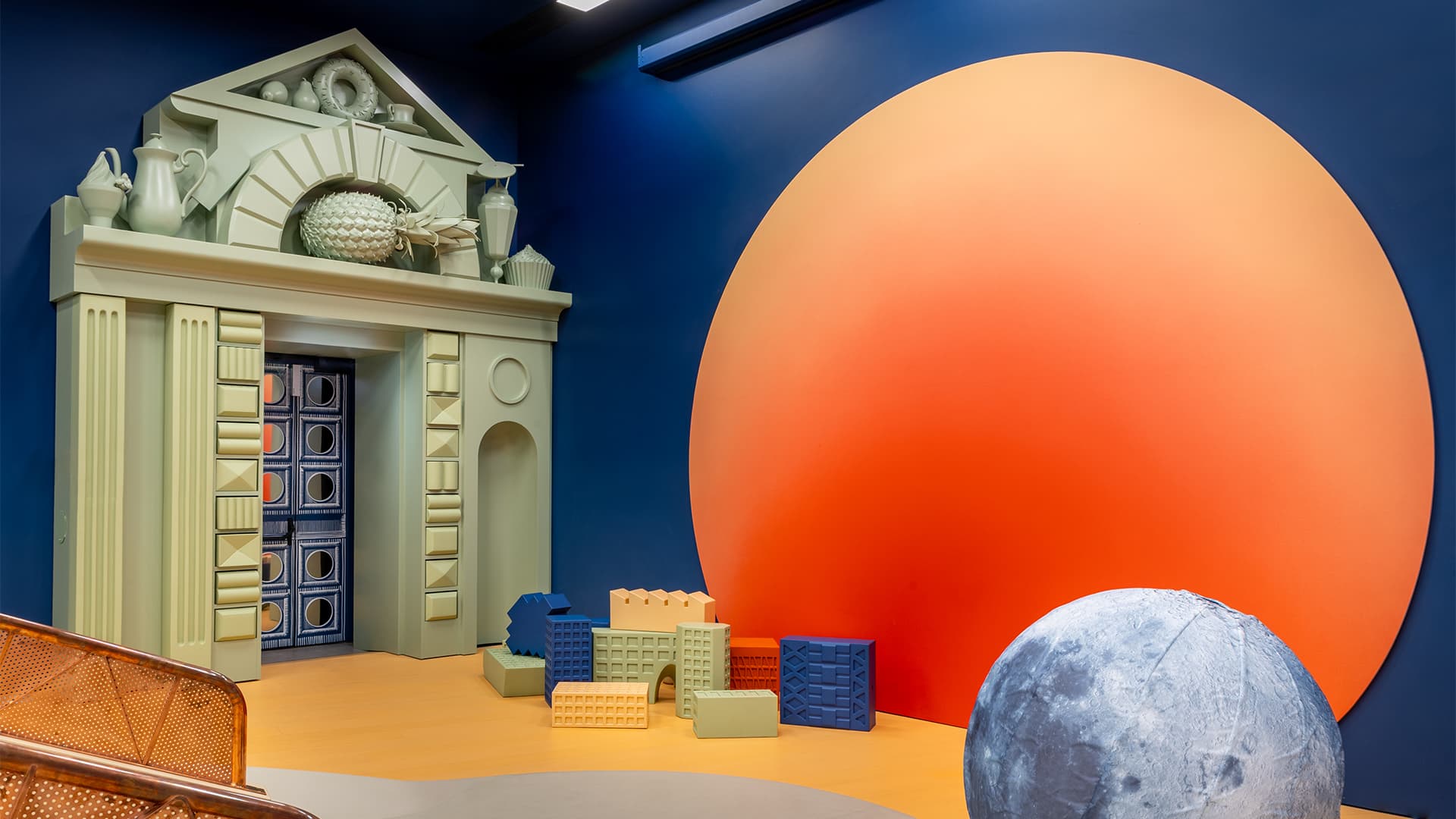 Фантазийный интерьер игрового центра в музее «ЗИЛАРТ» — проект архитектурного бюро UTRO