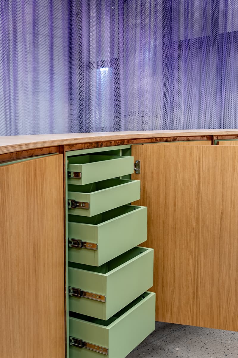 Фантазийный интерьер игрового центра в музее «ЗИЛАРТ» — проект архитектурного бюро UTRO