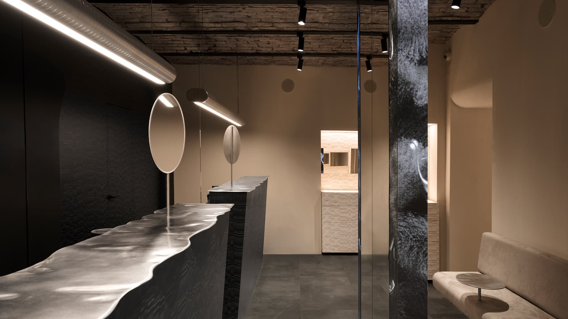 Интерьер камерного шоурума бренда украшений — проект студии Muno.Design