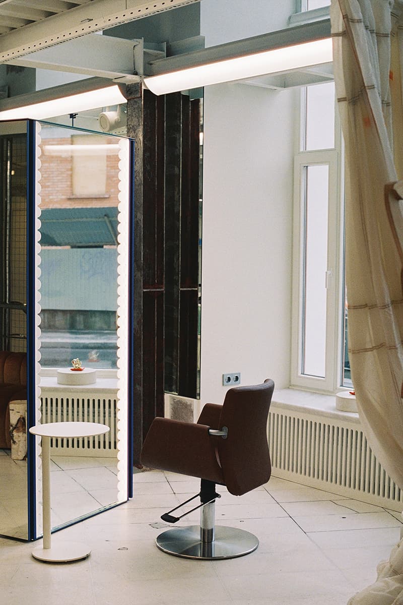 Винтаж и необработанные фактуры в интерьере салона красоты — проект Lebedeva project