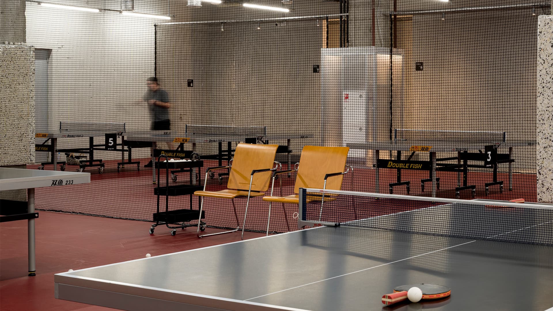 Выразительный интерьер московского клуба настольного тенниса — проект roomdesignburo