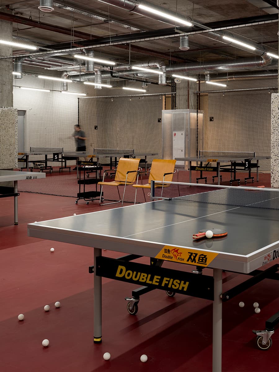 Выразительный интерьер московского клуба настольного тенниса — проект roomdesignburo