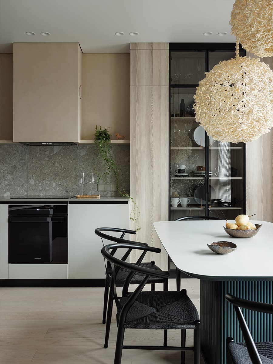 Поворотный телевизор, скрытое хранение и отсылки к джапанди в интерьере для психолога — проект Анны Тюленевой