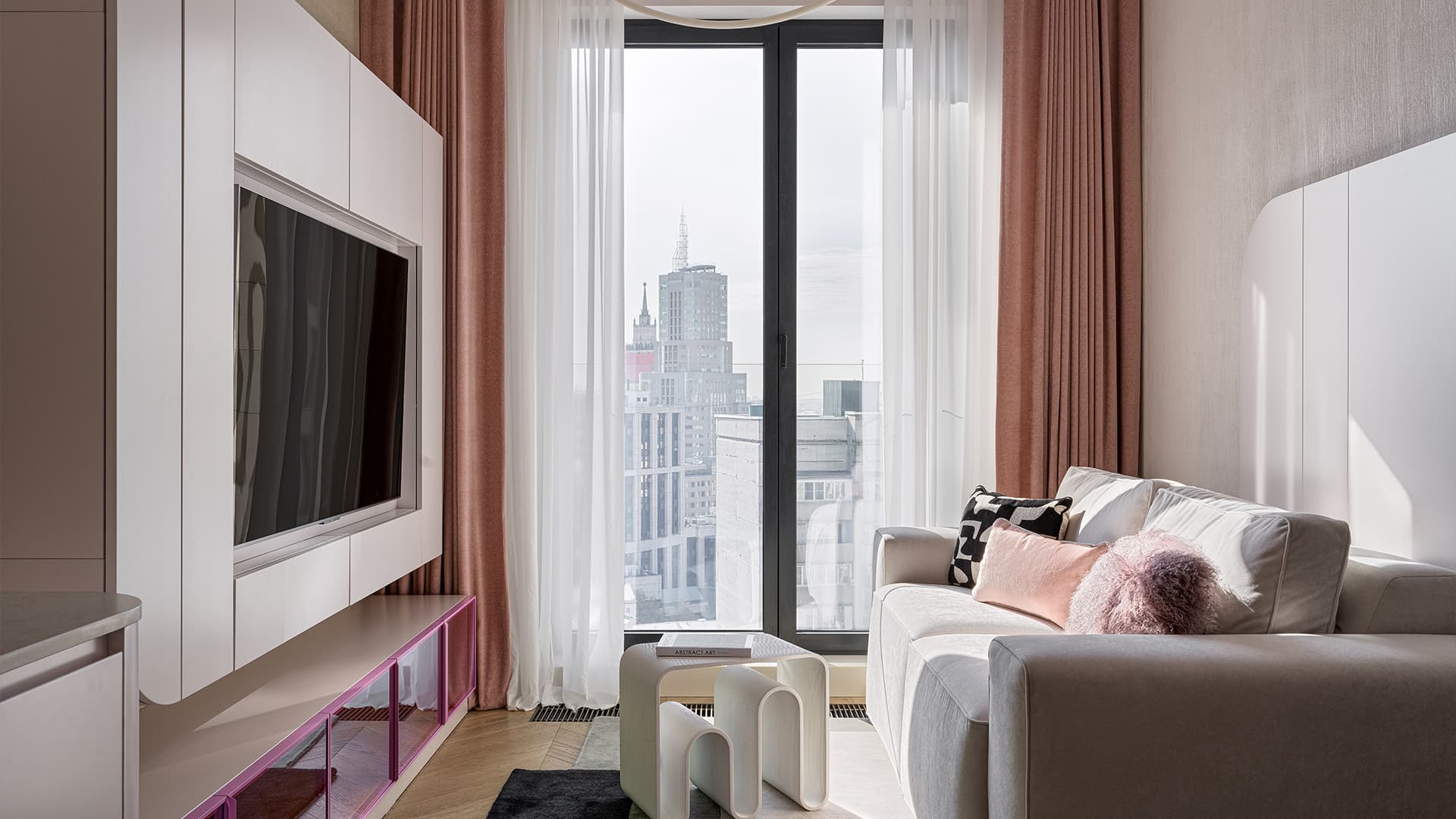 Мягкие тона и гибкие формы в интерьере для студентки — проект Kovalchuk Interior