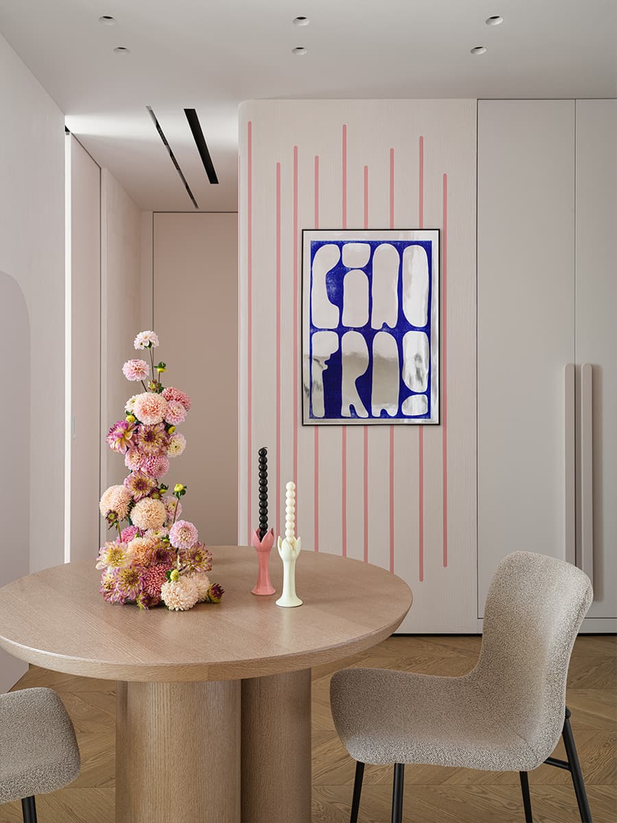 Мягкие тона и гибкие формы в интерьере для студентки — проект Kovalchuk Interior