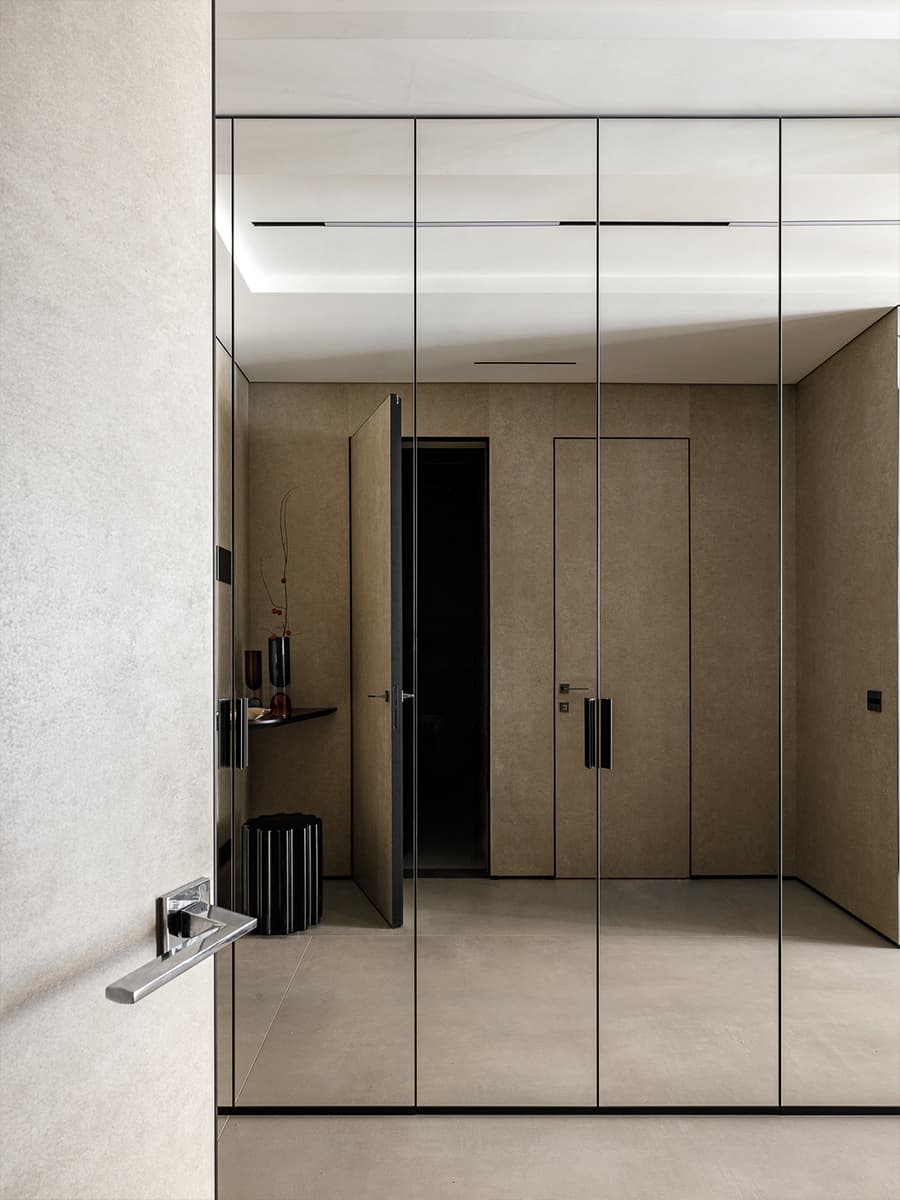 Мрамор, шпон дуба и сталь в интерьере просторной квартиры — проект Артема Кучерова